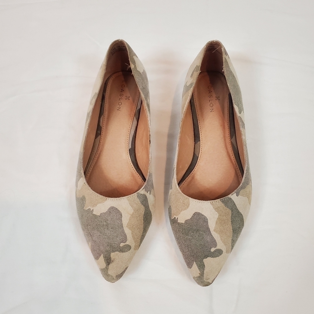 Caslon Luna Leather Camo Print pointed toe Flats Size 6.5